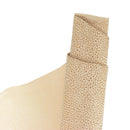 Peau de cuir de chèvre velours beige à motif inspiration léopard. Cuir doux et souple idéal pour la création de bourse, pochette...