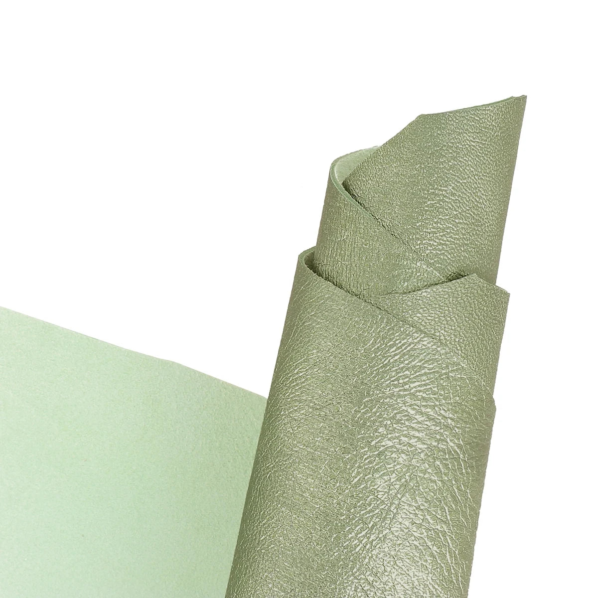 Peau de cuir d'agneau métallisé couleur vert tilleul. Cuir souple idéal pour la création de maroquinerie.