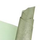 Peau de cuir d'agneau métallisé couleur vert tilleul. Cuir souple idéal pour la création de maroquinerie.