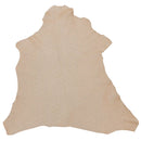 Peau entière en cuir de chèvre velours beige avec comme motif des pointillés dorés.