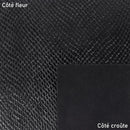 Cuir à écailles noires brillantes. Cuir noir à motif idéal pour la création de sac à main, pochette, accessoire et décoration.