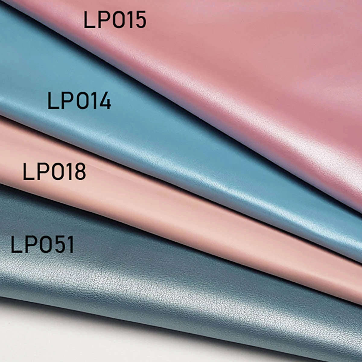 peau de cuir agneau nappaPeau de cuir de chèvre chagrin nacré - BLEU D'EAU O51