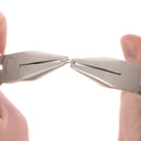 Ouvrir un anneau de jonction brisé avec 2 pinces plates - Création de bijoux DIY