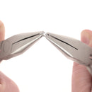 Ouvrir un anneau de jonction avec 2 pinces à mors plats