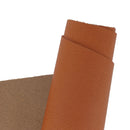 Peau de cuir marron caramel de la tannerie Belge Radermecker. Cuir souple au grain naturel idéal pour la maroquinerie et la sellerie.
