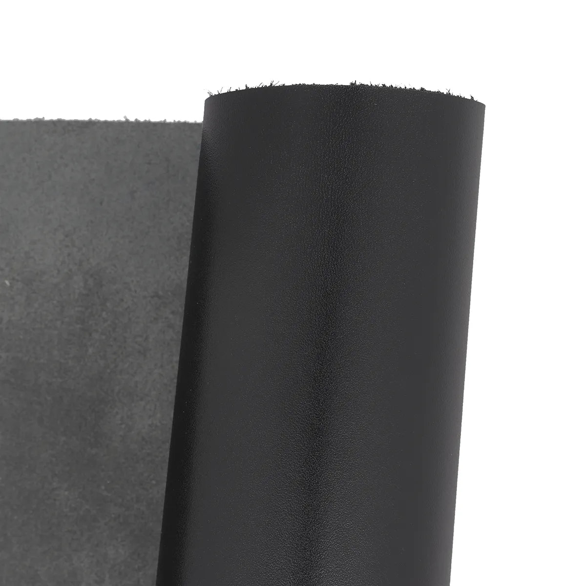 Peau de cuir de collet noir en tannage végétal de la gamme SAUVAGE. Cuir de collet d'exception