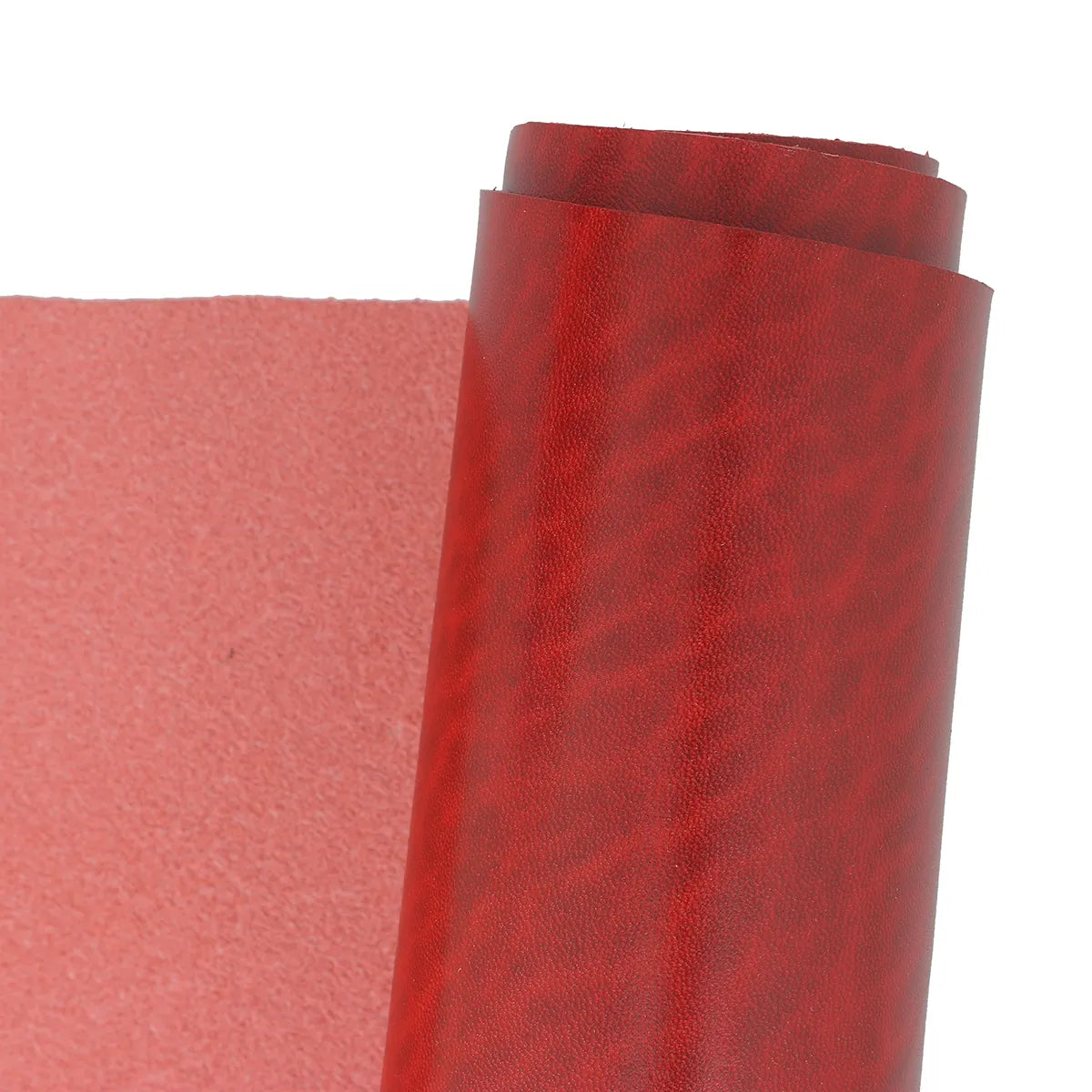 Cuir de collet rouge de la collection SAUVAGE en tannage végétal. Cuir de grande qualité pour des projets haut de gamme