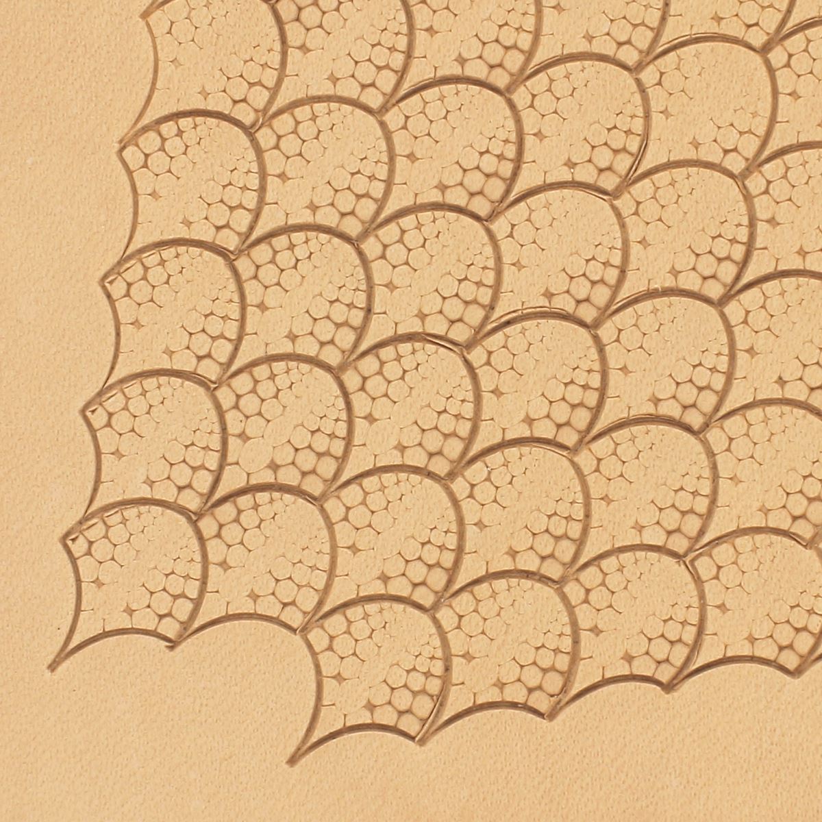 Repoussage cuir - Matoir Sergey Neskromniy - Écailles de dragon