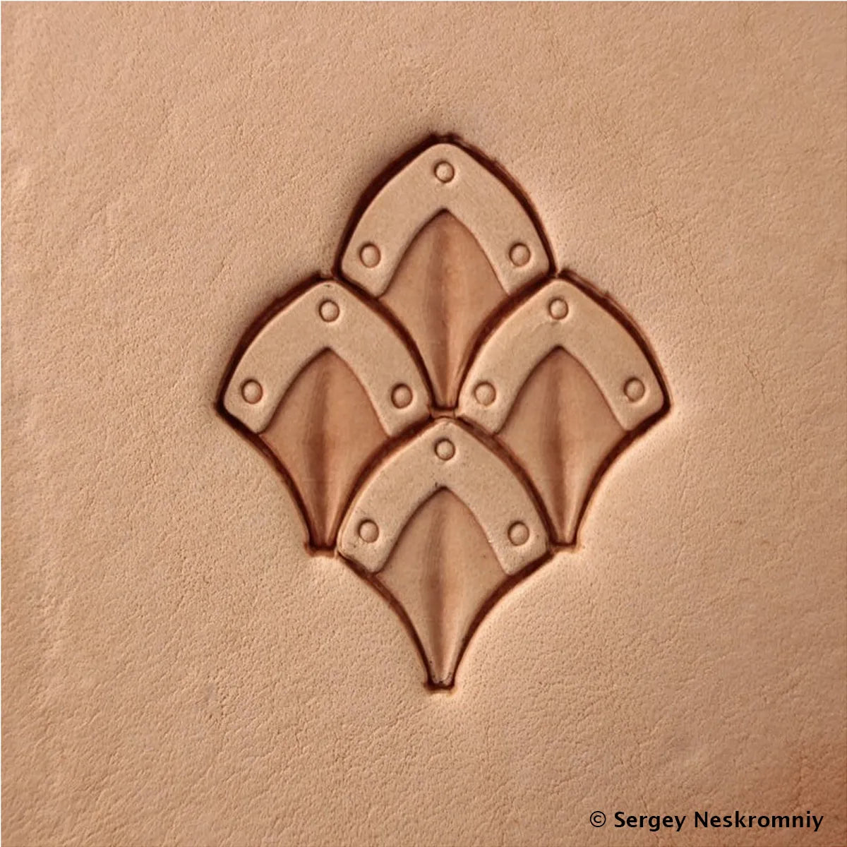 Matoir repoussage cuir Sergey Neskromniy - Motifs écailles 403