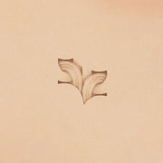Matoir en cuir de marque Sergey Neskromniy avec manche en bois, outil pour travailler le cuir, visible en gros plan.