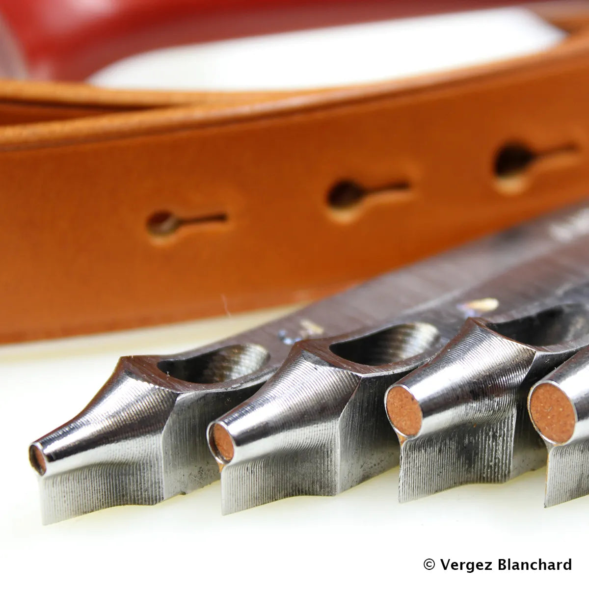 Ceinture en cuir avec boutons de col - Emporte-pièce Vergez Blanchard fait en France