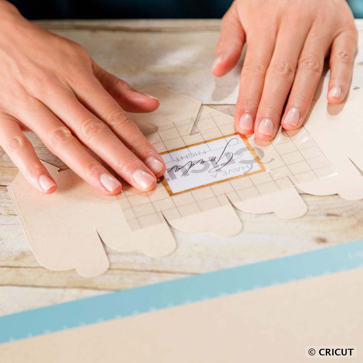 Cricut - Bande de tranfert - Transfer Tape 30,5x640cm - Deco Cuir