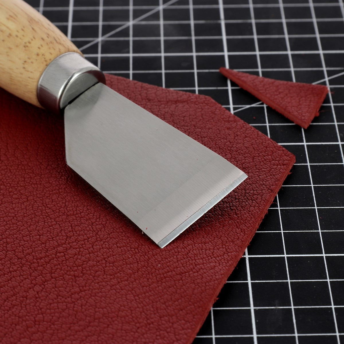 couteau à parer droit pour couper ou désépaissir le cuir