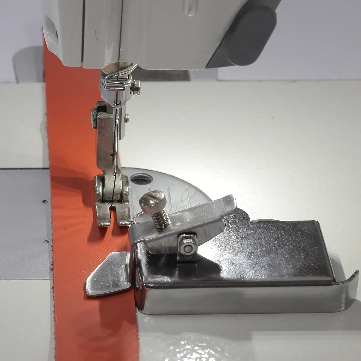 Couture droite avec guide couture magnétique