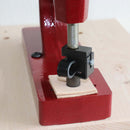 Presse et matrice pour passants de ceinture en cuir