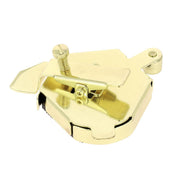 Guide magnétique pour couture avec clip et rouleau, outil pratique pour machine à coudre, en action sur un tissu.