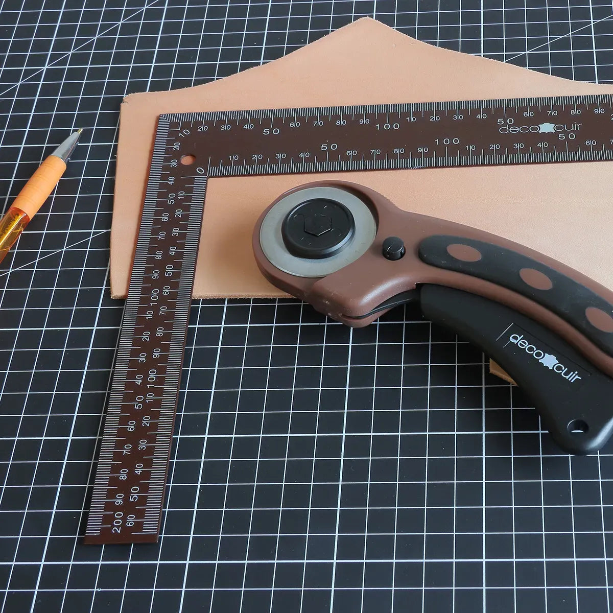 Équerre en métal pour tracer, découper et mesurer le cuir