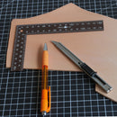 Petite équerre métal pour tracer, découper et mesurer le cuir