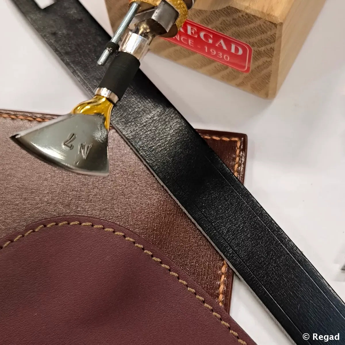 Fer maroquinier spécial n° 7 regad pour lignes de coutures ou décoration. Outil chauffant fait en France.