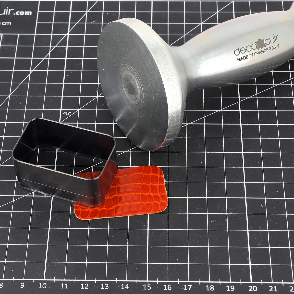 Tappeur Deco Cuir avec une lame emporte-pièce pour découpe du cuir