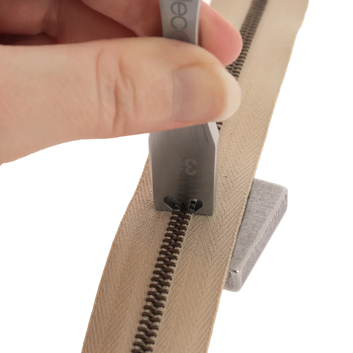 Outil pour enlever les mailles des fermetures éclair- Deco Cuir