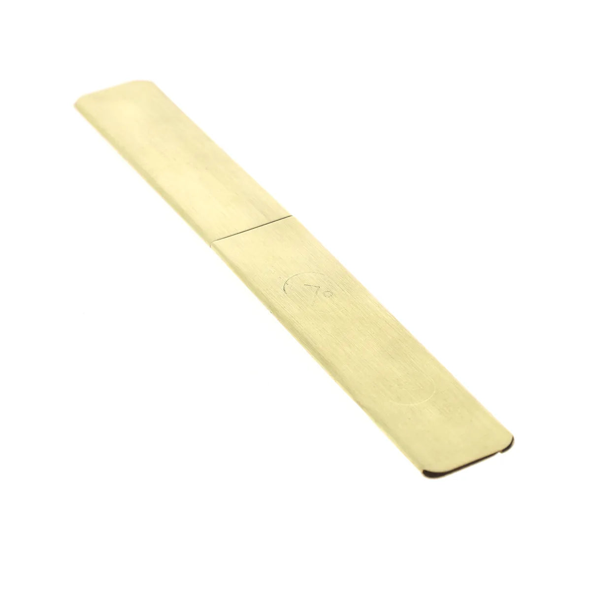 Couteau japonais Kiridashi en laiton pour droitier, outil artisanal de précision, with lame fine et manche élégant.