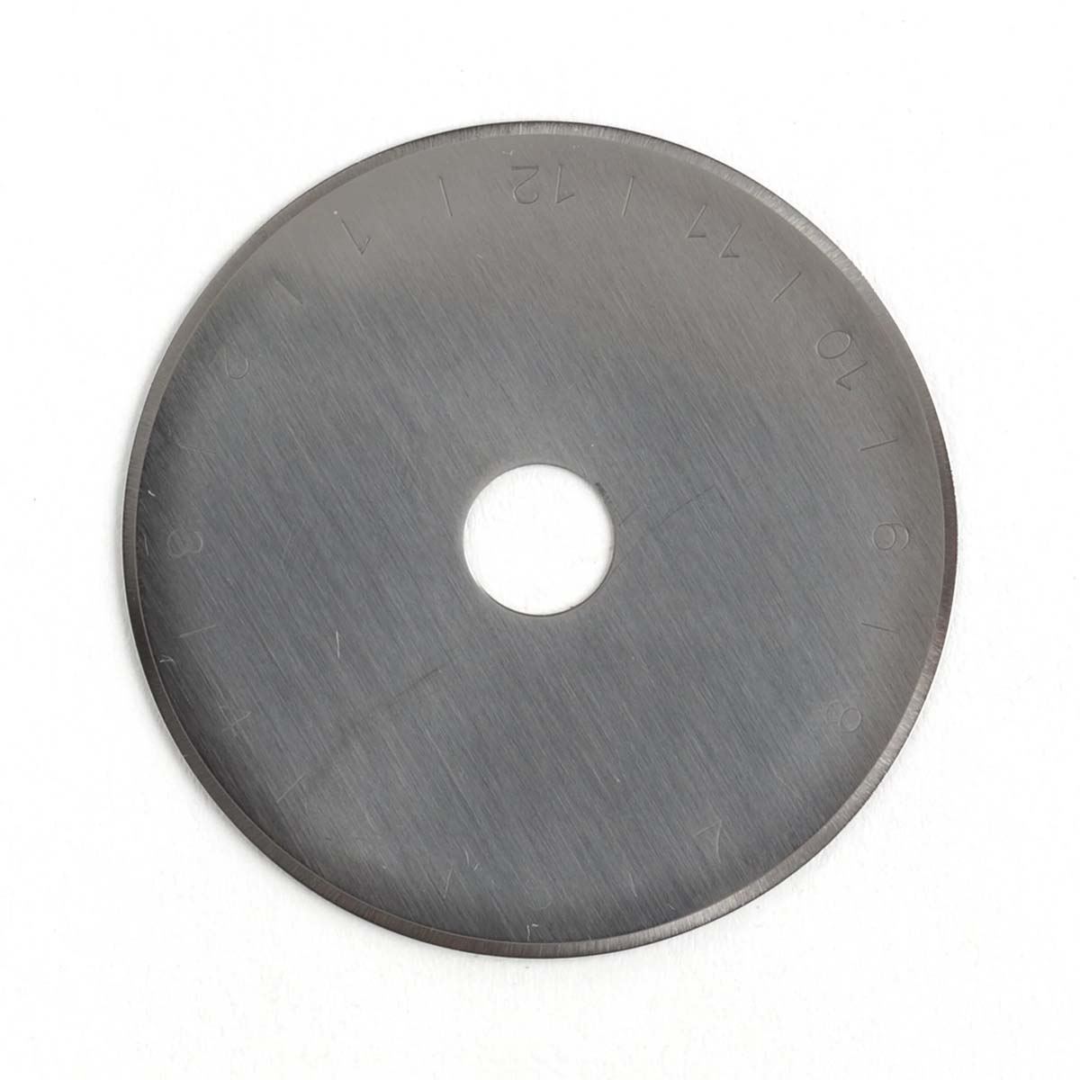 Une lame de rechange pour couteau rotatif multi usage 3042