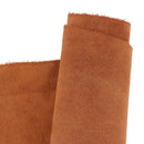 Peau de cuir de veau velours Dolce marron rous, texture douce et luxueuse pour projets de maroquinerie ou décoration.