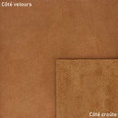Peau de cuir de veau velours Dolce en camel, texture douce et luxueuse, pour projets de maroquinerie ou couture.
