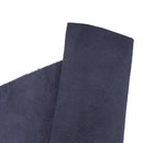 Croûte de cuir velours bleu marine de la gamme suivie Dolce. Croûte de cuir douce, fine et souple idéal pour la fabrication de sac à main.
