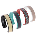 Bracelet manchette en laiton blanc de 10 mm avec finition colorée, accessoire de mode élégant et tendance.
