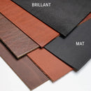 Morceau de cuir de collet tannage végétal sauvage mat, de couleur cognac, fabriqué par une tannerie, visible en gros plan.