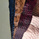Lot de 5 morceaux de cuir de serpent Élaphe, couleurs variées, 30 cm, pour bricolage ou création artistique.