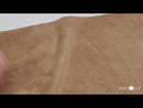 Peau en croûte de cuir de veau velours couleur taupe. Croûte de cuir douce, fine et souple idéale pour la fabrication de maroquinerie, porte-monnaie, bourse, pochette...