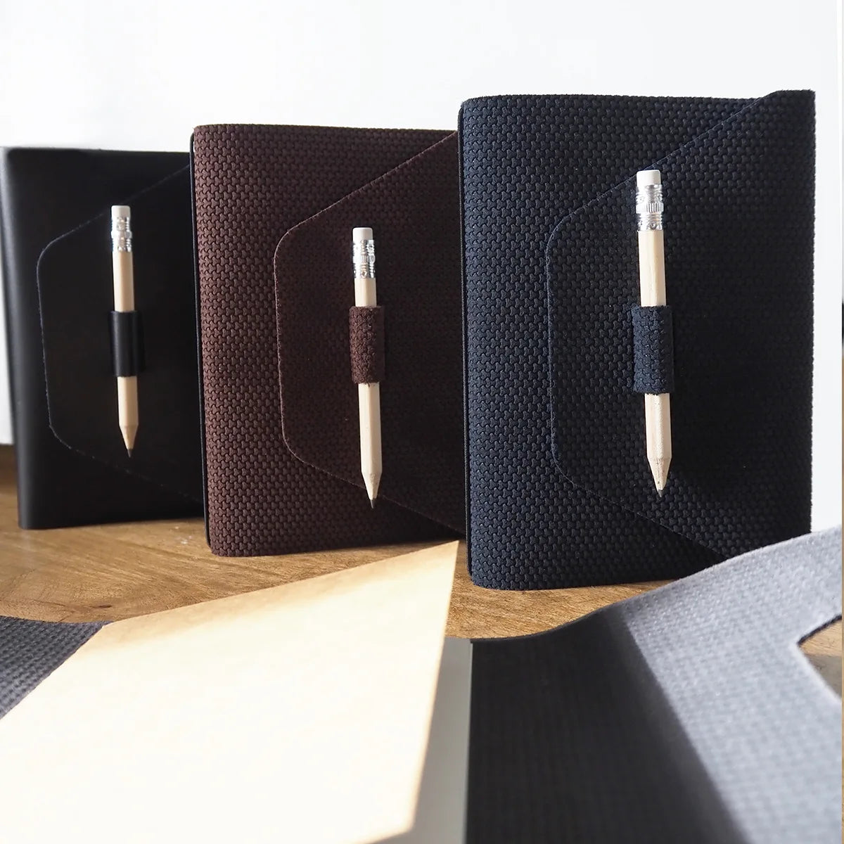 decoupe en cuir protege carnet
