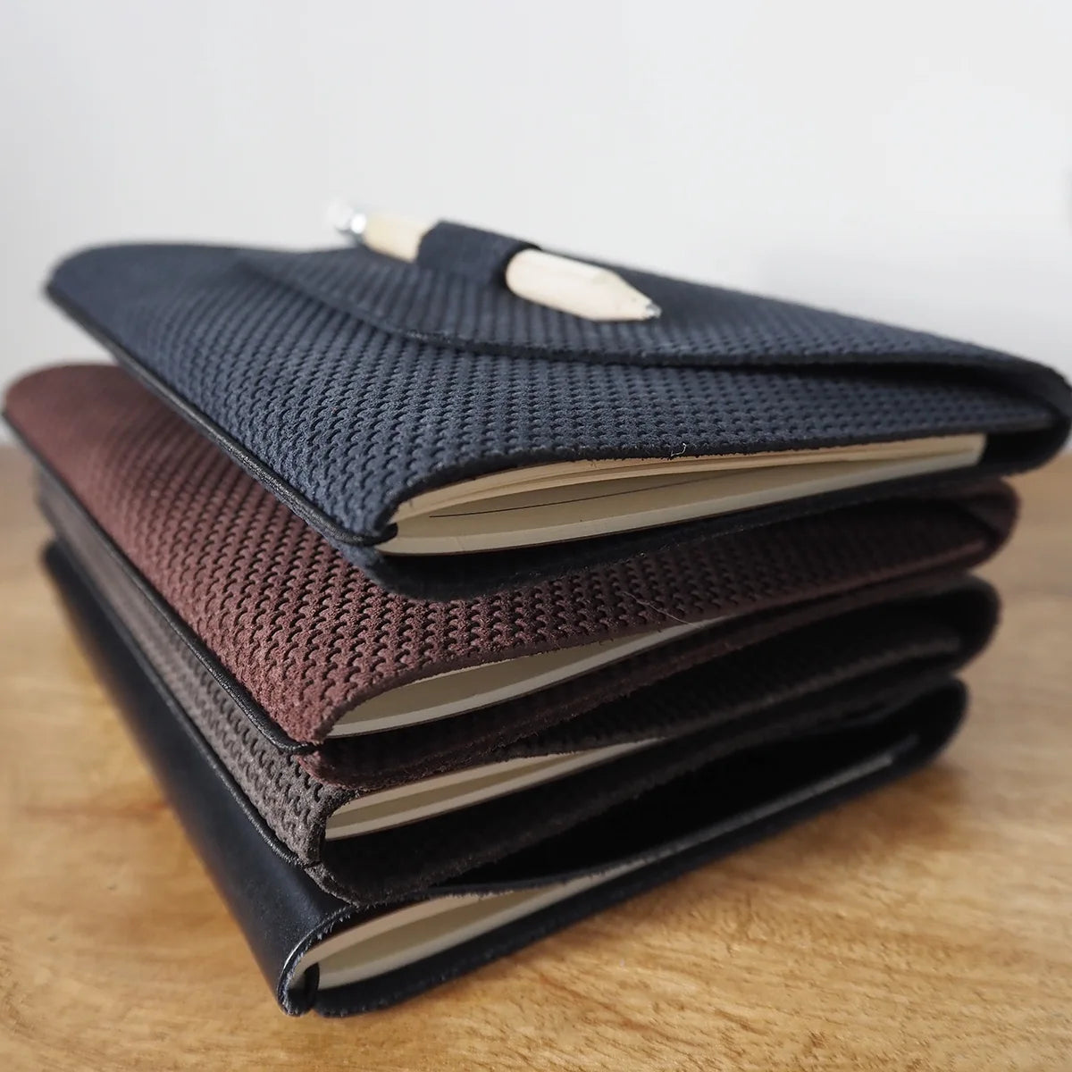 decoupe en cuir protege carnet