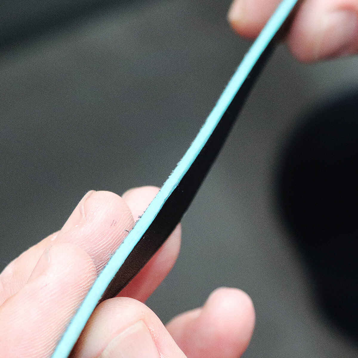 Formation sur le travail des tranches du cuir - Deco Cuir