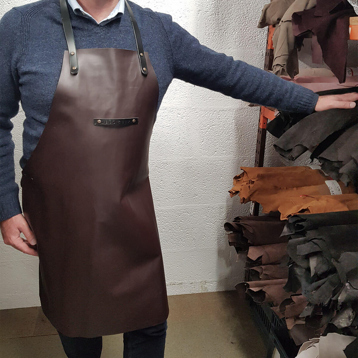 5-MARRON-tablier-cuir.jpg