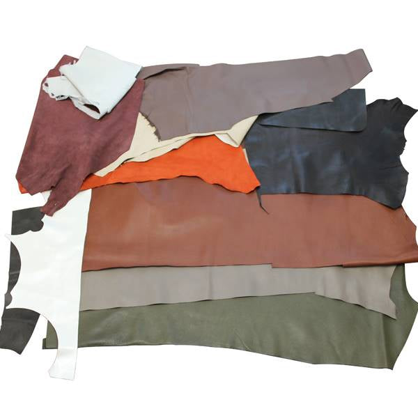 Chutes de cuir d'agneau de 500 g, diverses couleurs, de marque Deco Cuir, pour projets de couture ou artisanat.