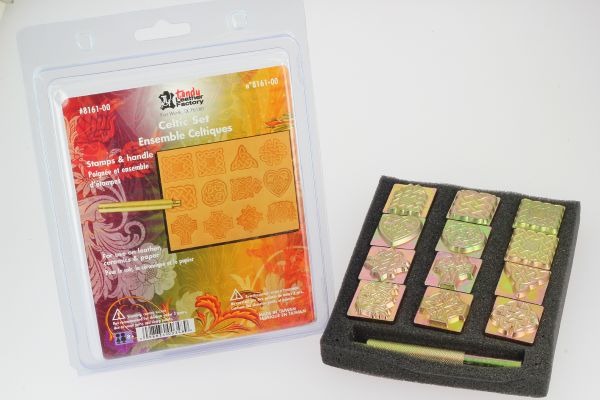 Jeu des 12 matoirs Celtiques à frapper - 2,5 x 3 cm - 8161 - Deco Cuir