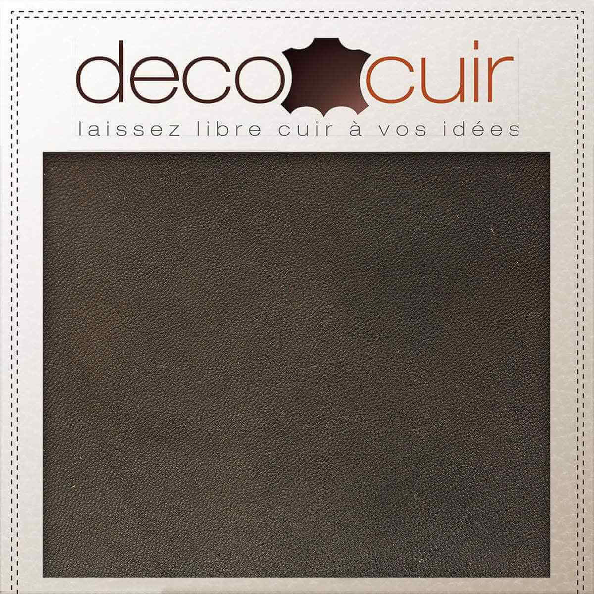 Peau entière de cuir de basane ancienne de couleur chocolat, qualité 2, fabriquée en France, pour travaux de maroquinerie ou artisanat.