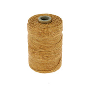 Bobine de fil de lin poissé couleur caramel au beurre, produit de mercerie Campbell's, visible en gros plan sur fond clair.