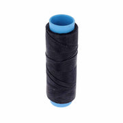 Bobine de 100m de fil polyester tressé et ciré de 0,8mm en bleu nuit, produit de mercerie.