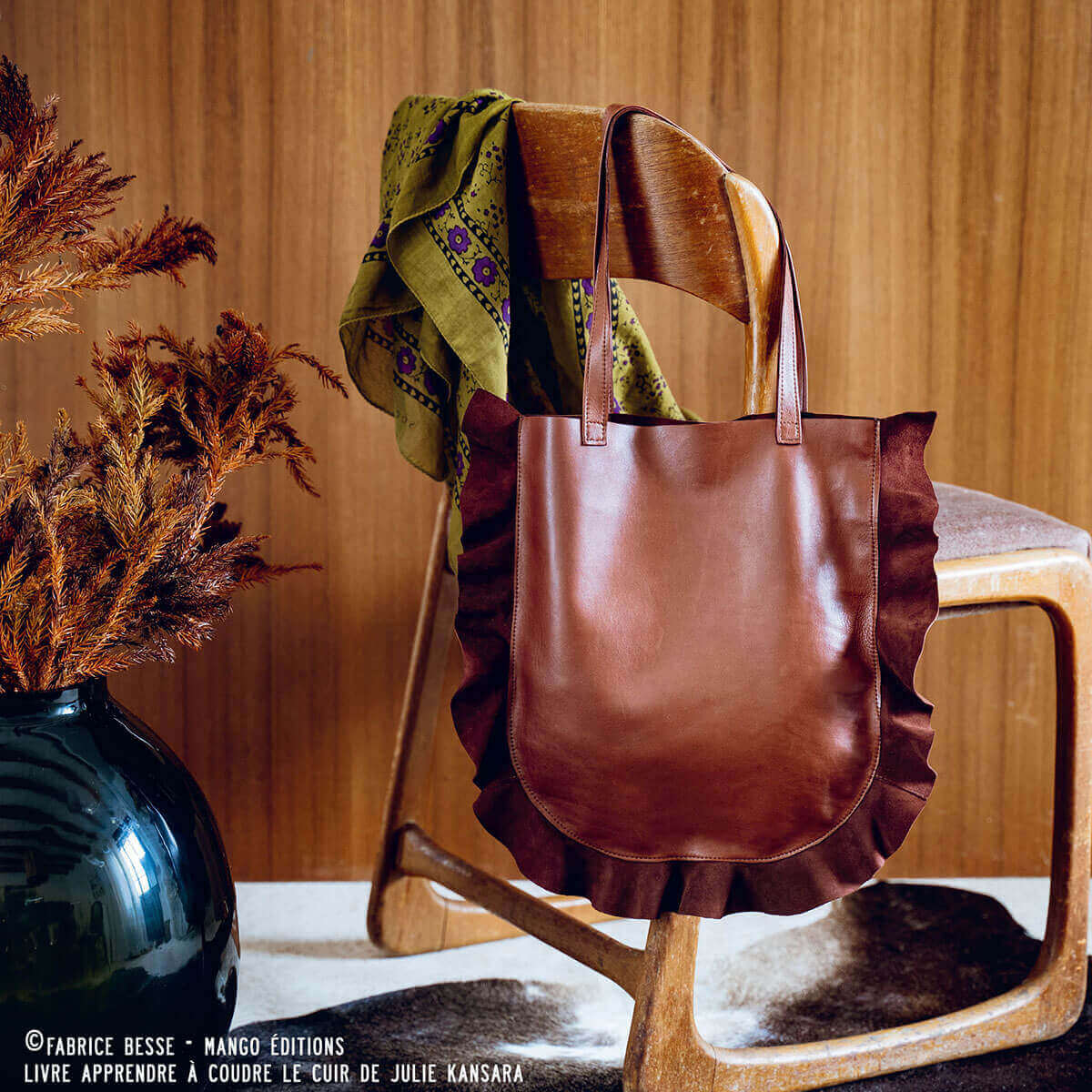 DA060-Livre-Apprendre-coudre-cuir-main-et-machine-Julie-KANSARA-4-.jpg