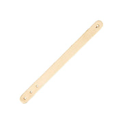 Découpe de cuir naturel pour bracelet personnalisé enfant, 20 x 1,5 cm, fabriquée par Deco Cuir, vue de la découpe en cuir.
