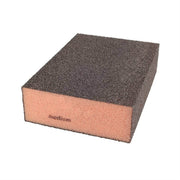 Éponge abrasive Sia de type outil, finition moyenne, pour nettoyage et ponçage, image montrant l'éponge colorée et texturée.