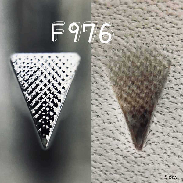 F976-Matoir-sur-manche-OKA-Figure-Carving-triangle-quadrille-5mm-1-.jpg