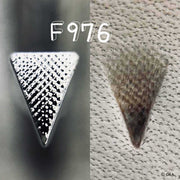 Matoir sur manche Oka pour sculpture sur bois, figure carving triangle quadrillé 5mm, outil de travail précis et professionnel.