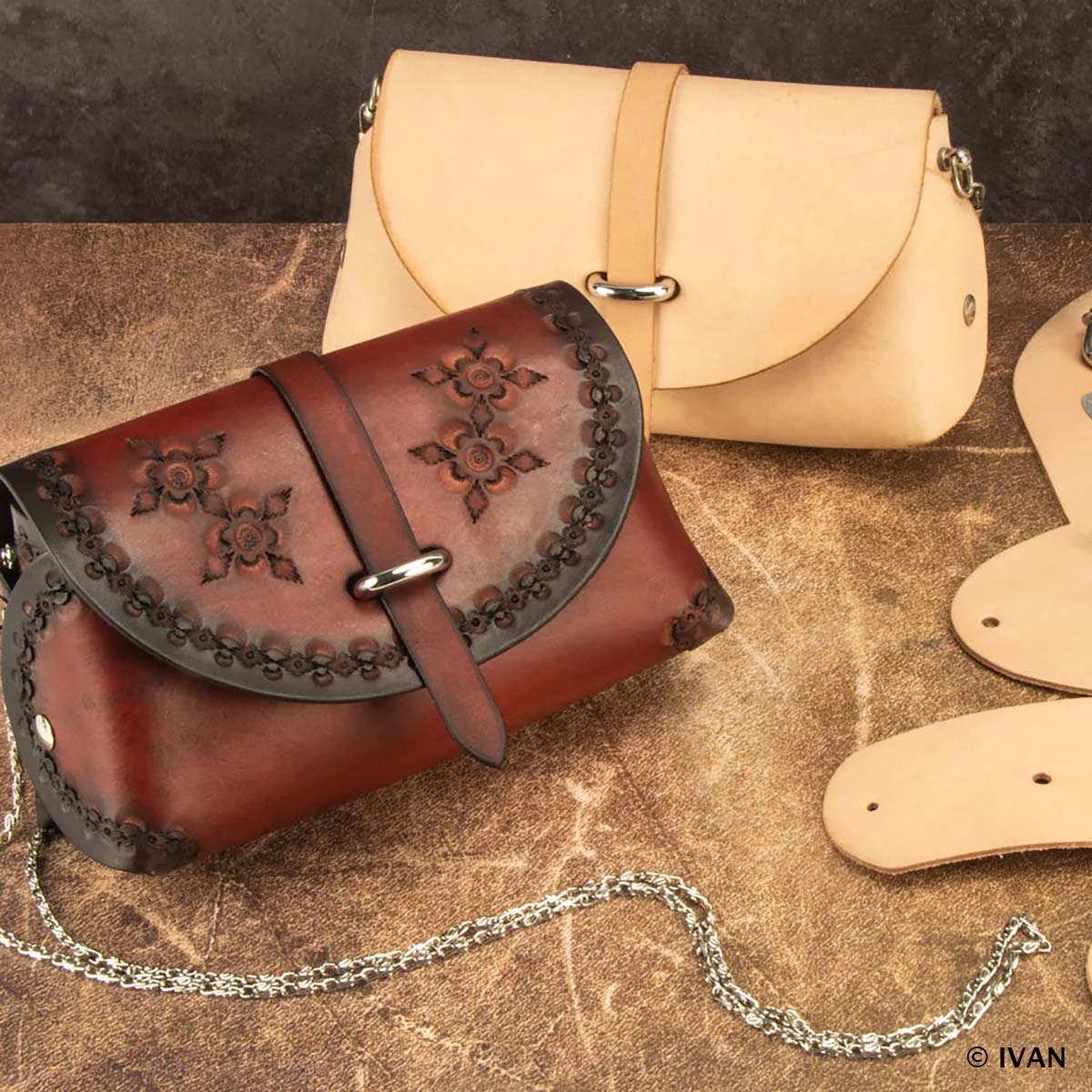 KA087-Kit-DIY-pour-sac-bandouliere-en-cuir-Charlotte-MakerAid-44173-1-.jpg