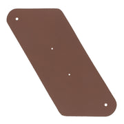 Découpe de cuir pour grand porte-monnaie triangle en cuir marron, fabriquée par Deco Cuir, avec détails de finition en cuir marron.
